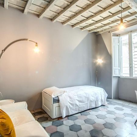 Stylish And Spacious Apartment Next To The Colosseum Rom Eksteriør billede