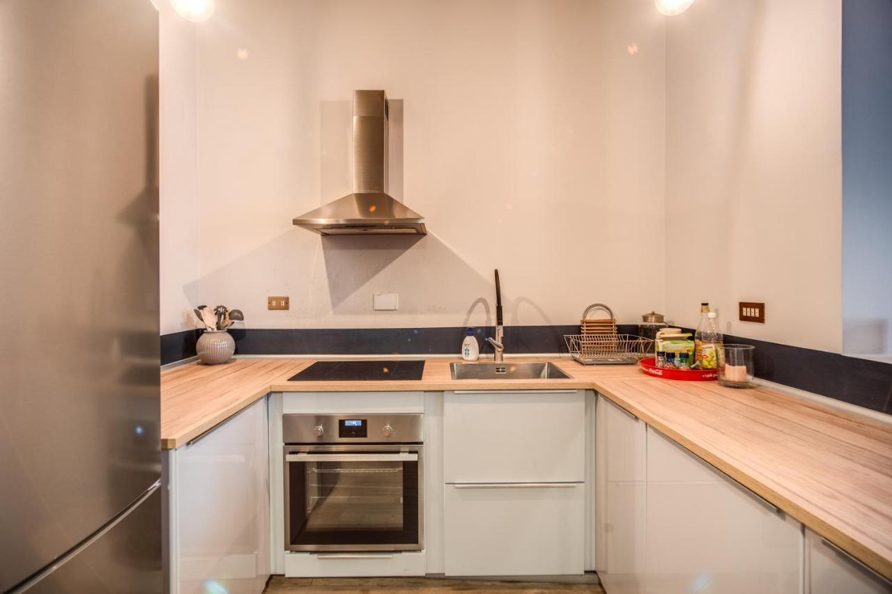 Stylish And Spacious Apartment Next To The Colosseum Rom Eksteriør billede
