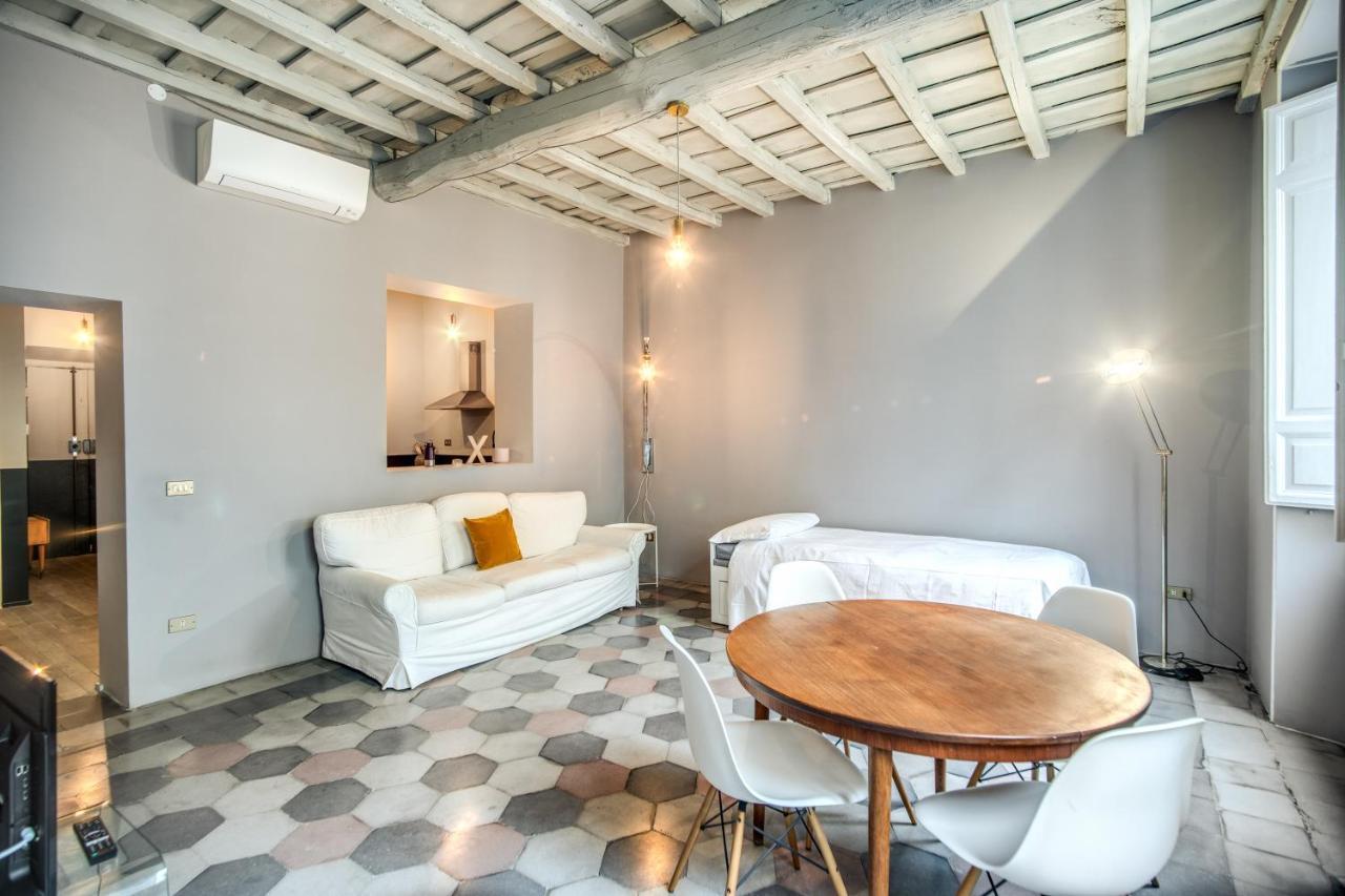 Stylish And Spacious Apartment Next To The Colosseum Rom Eksteriør billede