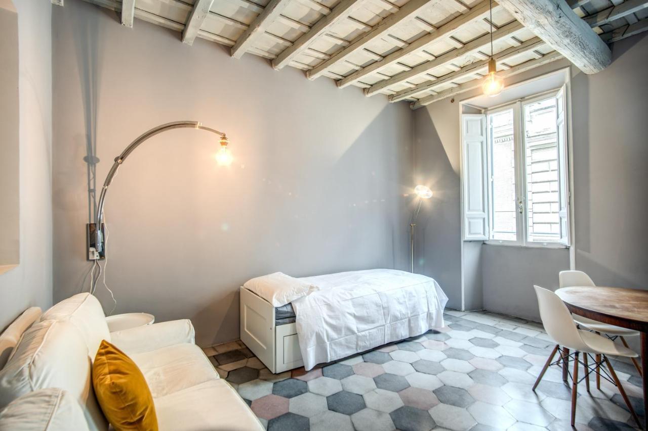 Stylish And Spacious Apartment Next To The Colosseum Rom Eksteriør billede