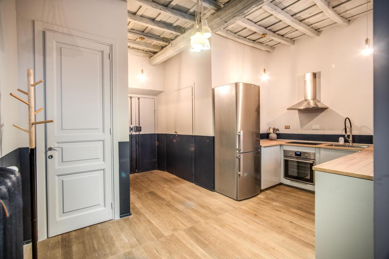 Stylish And Spacious Apartment Next To The Colosseum Rom Eksteriør billede