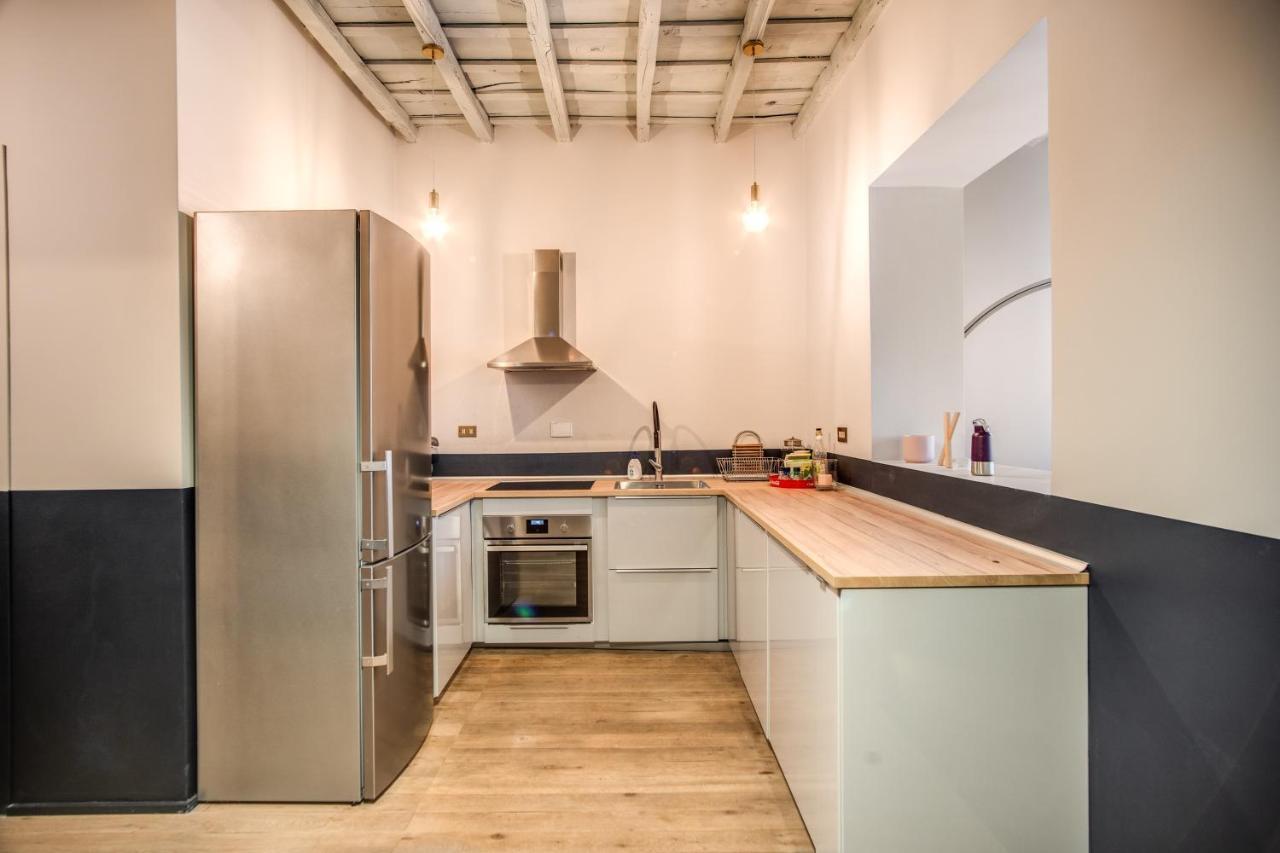Stylish And Spacious Apartment Next To The Colosseum Rom Eksteriør billede